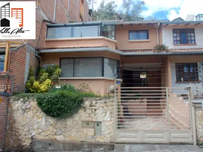 CASA AMPLIA CERCA DEL MALL DEL RIO Y DEL MALL DEL ALTO.