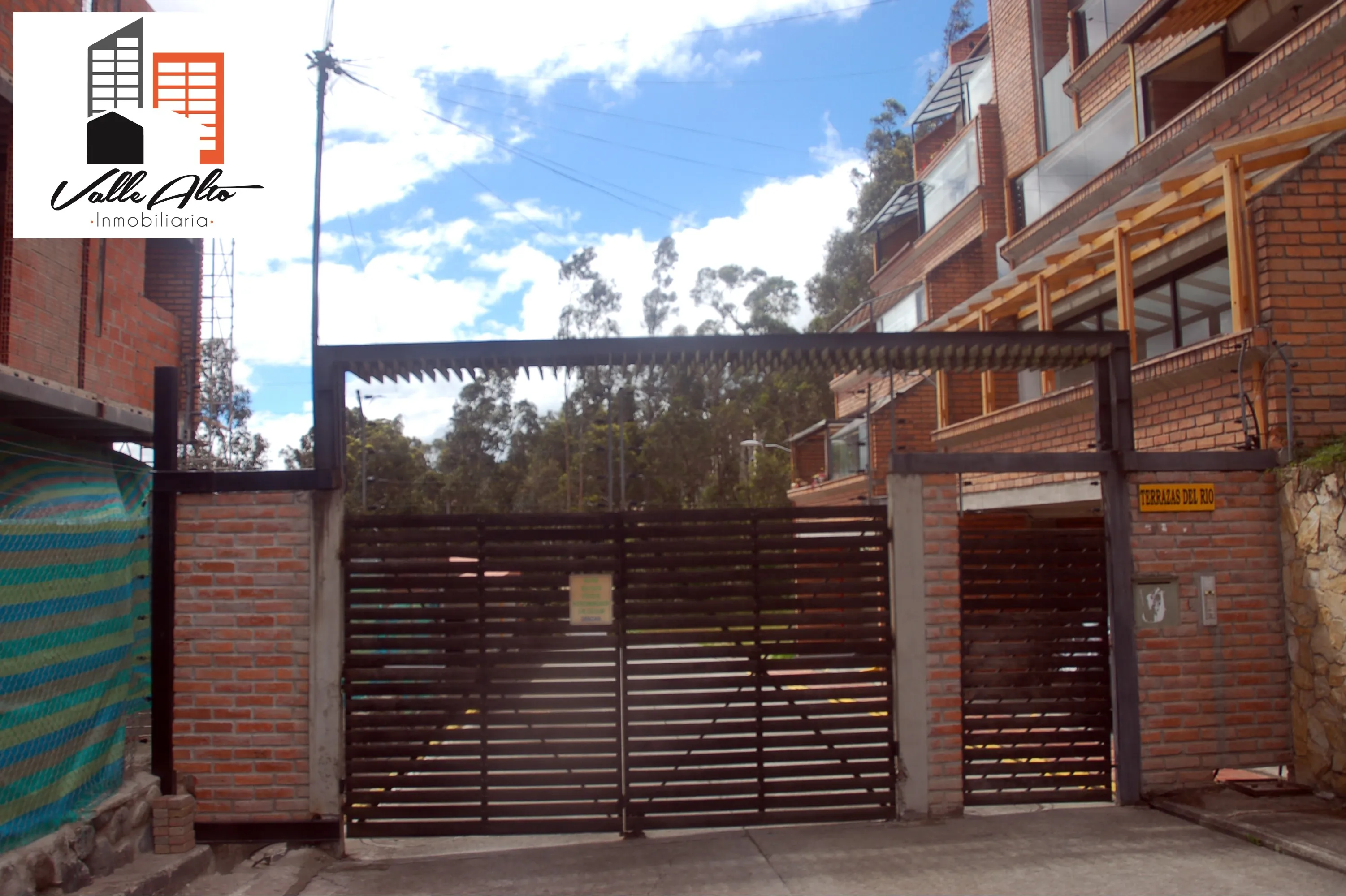 CASA AMPLIA CERCA DEL MALL DEL RIO Y DEL MALL DEL ALTO. - 2