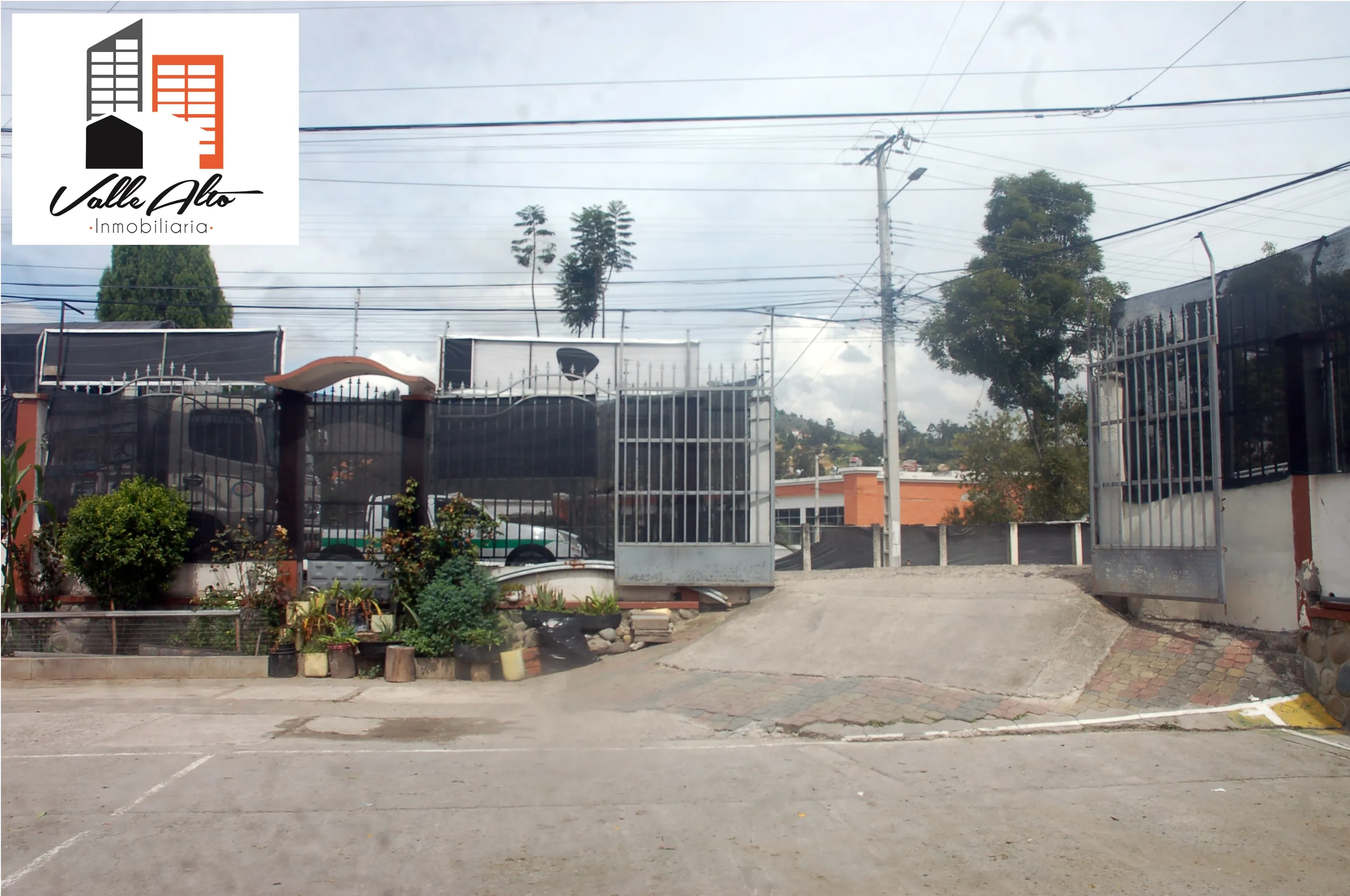 CASA ESQUINERA EN AZOGUES IDEAL PARA EMPRESA O NEGOCIO. - 9