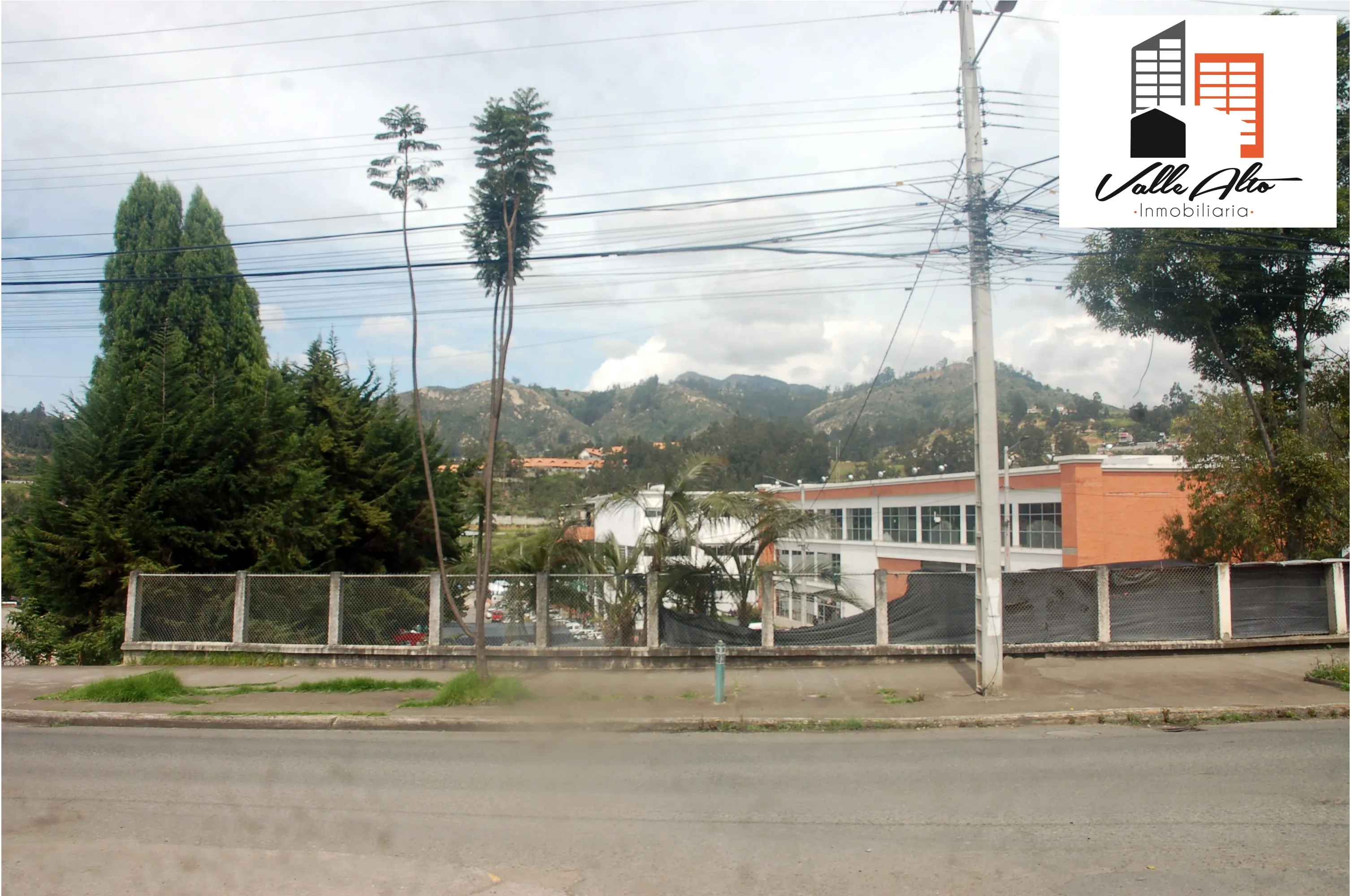CASA ESQUINERA EN AZOGUES IDEAL PARA EMPRESA O NEGOCIO. - 4