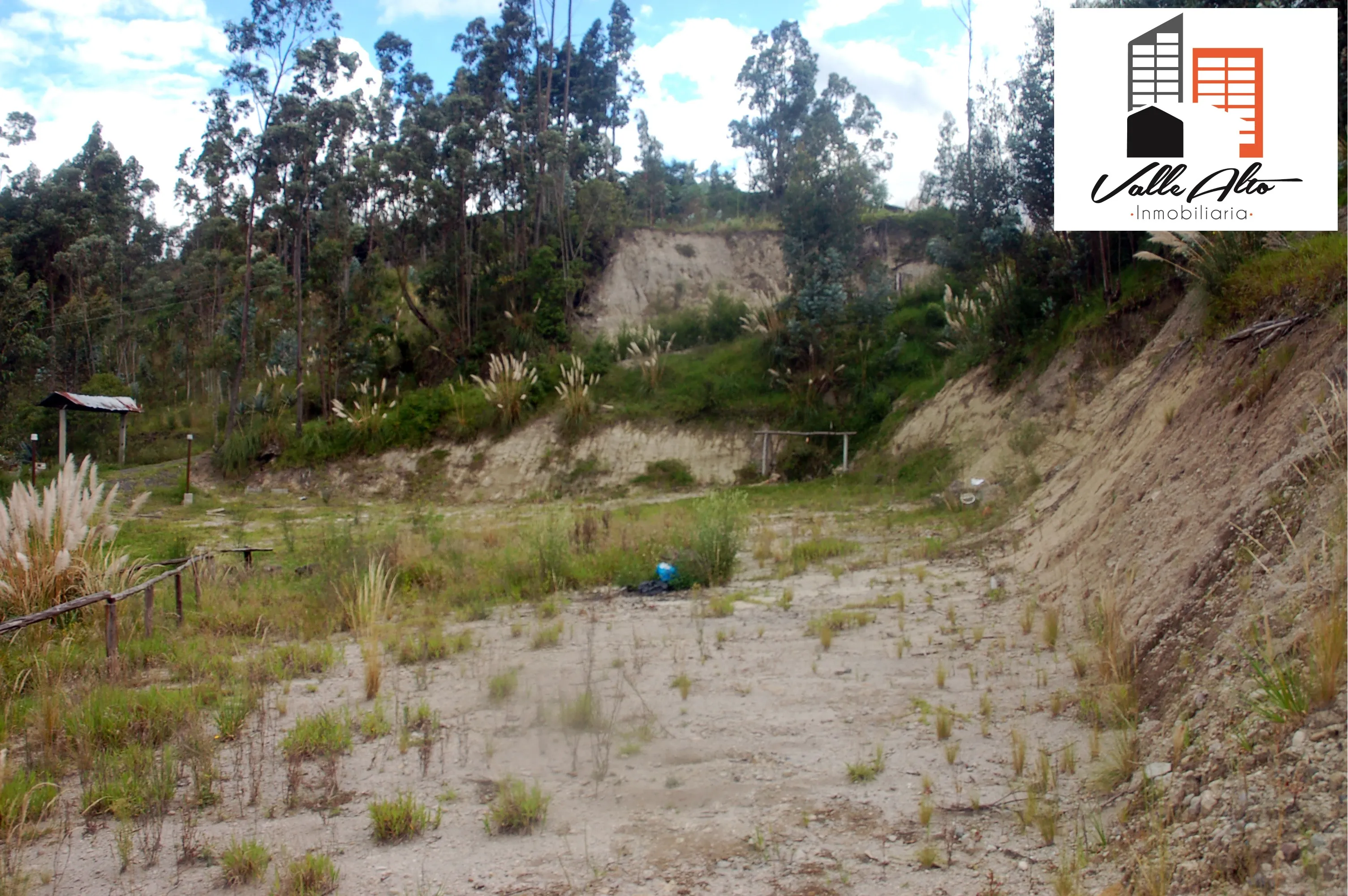 AMPLIO TERRENO EN SIGSIPAMBA. - 4