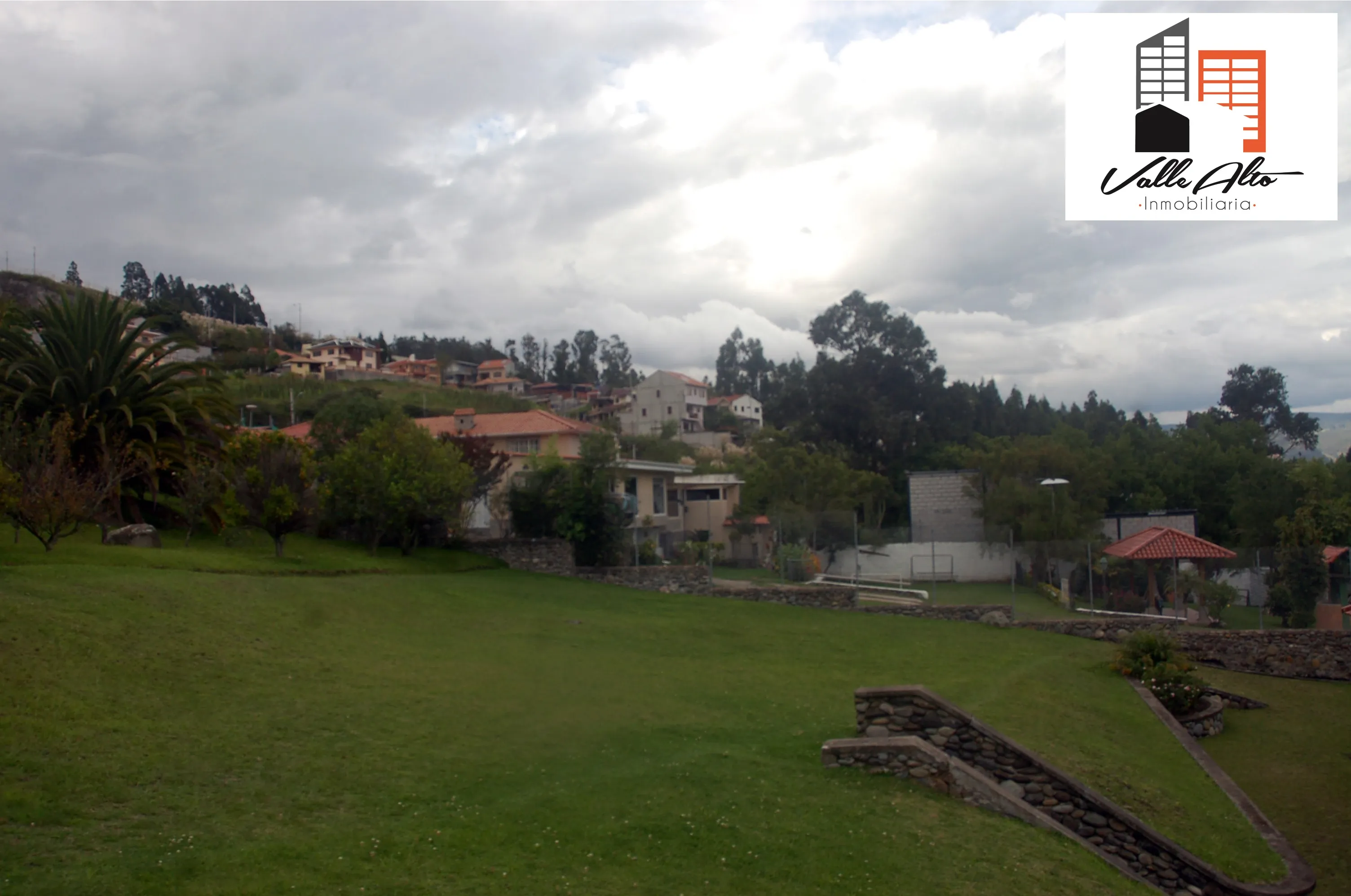 AMPLIO TERRENO EN CHALLUABAMBA. - 2