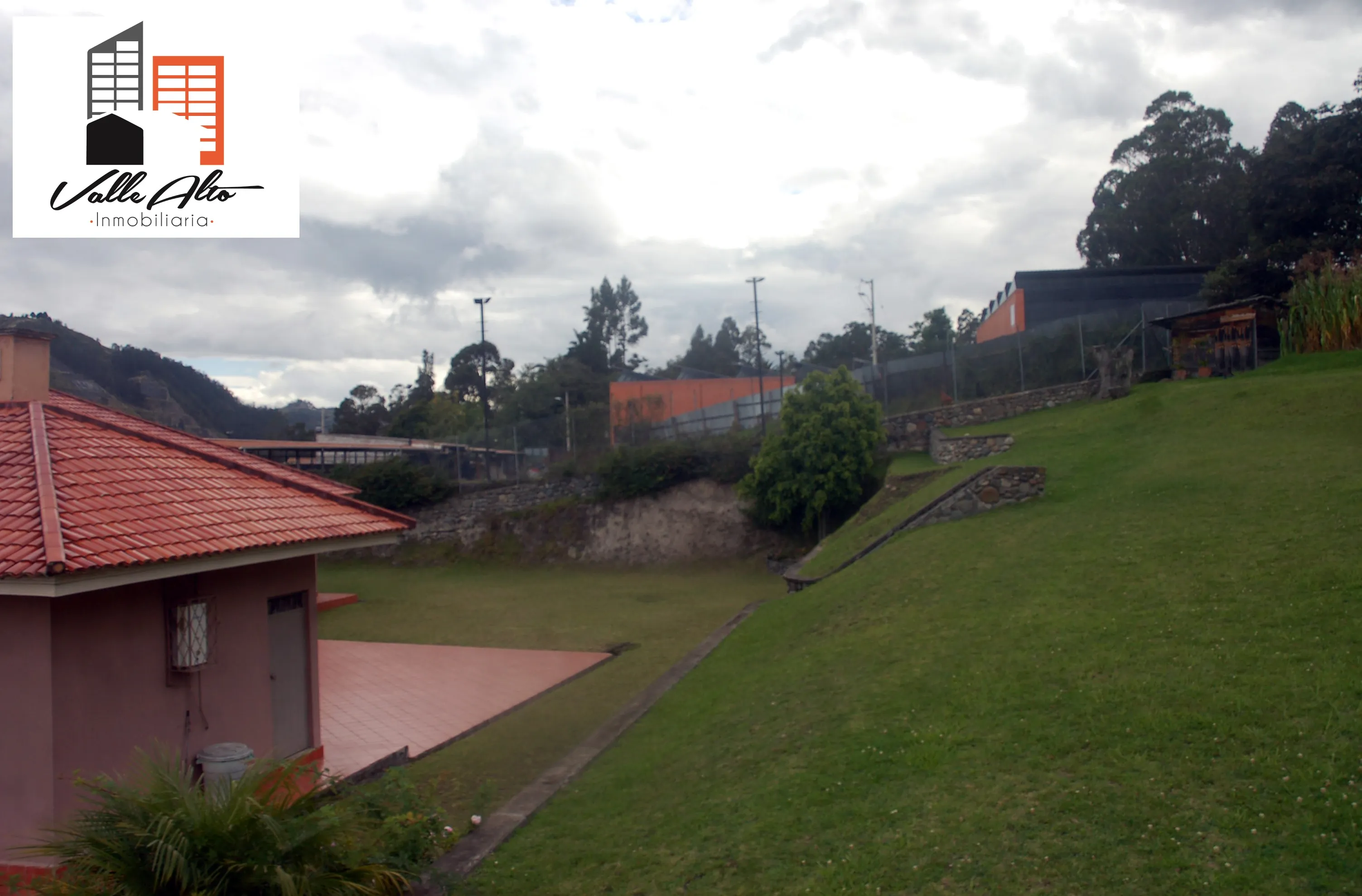 AMPLIO TERRENO EN CHALLUABAMBA. - 11