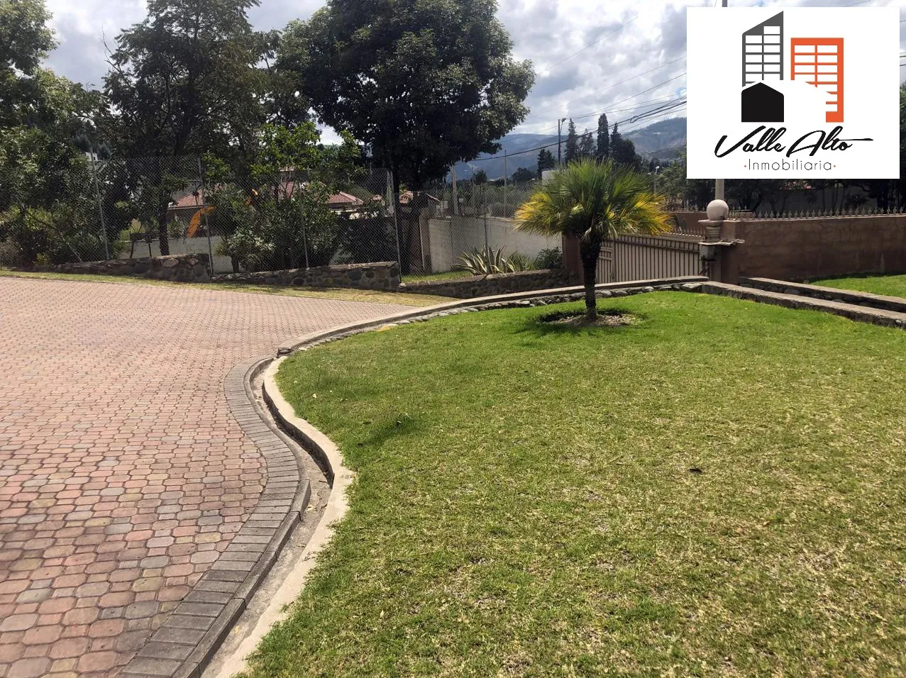 AMPLIO TERRENO EN CHALLUABAMBA. - 12