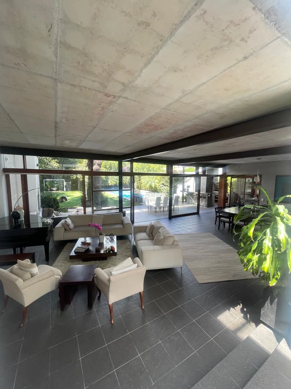 RESIDENCIA DE LUJO ESTILO MINIMALISTA CON PISCINA TEMPERADA | URBANIZACIÓN PILLAGUA, CUMBAYÁ — foto 4