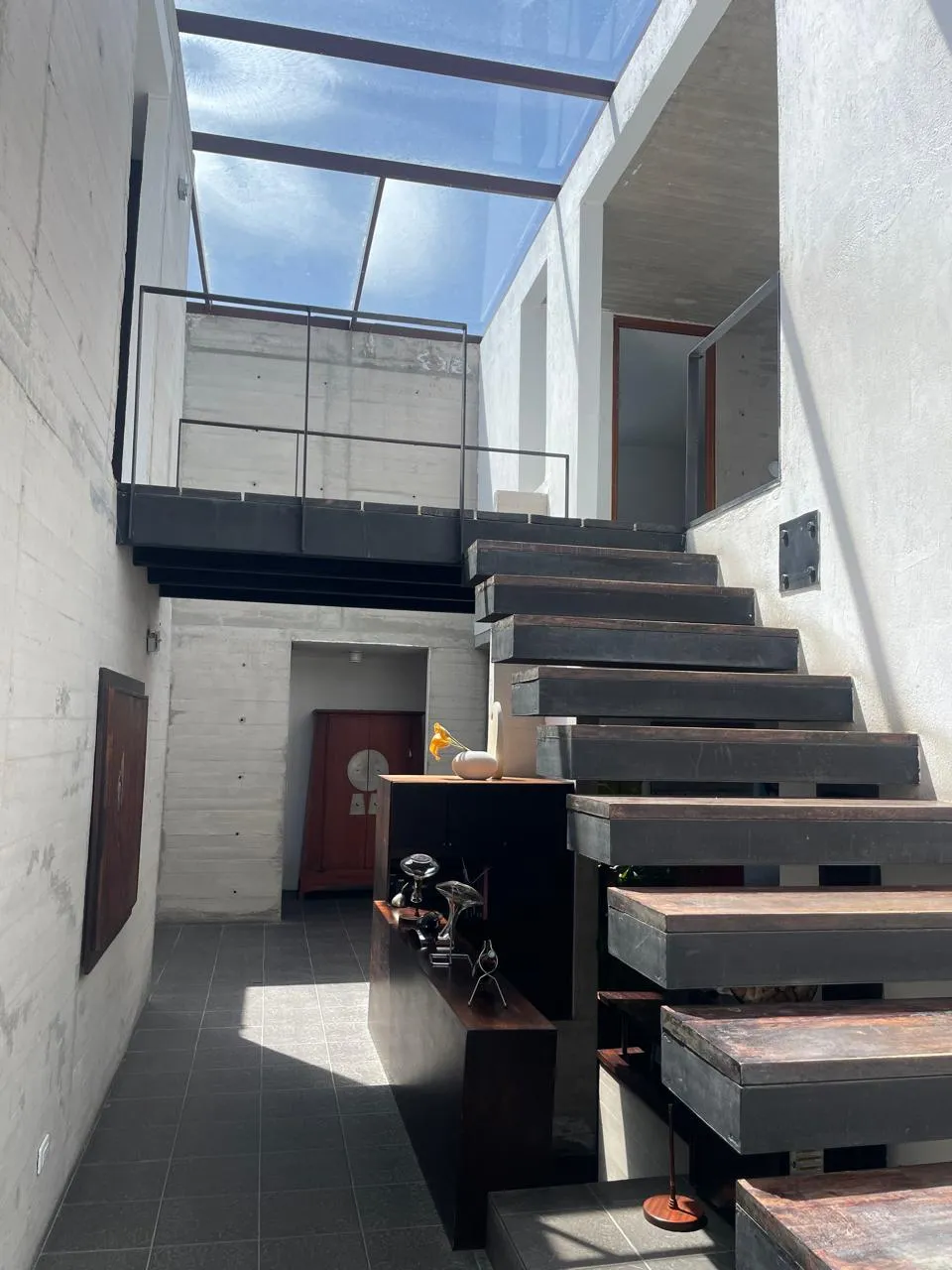 RESIDENCIA DE LUJO ESTILO MINIMALISTA CON PISCINA TEMPERADA | URBANIZACIÓN PILLAGUA, CUMBAYÁ — foto 15