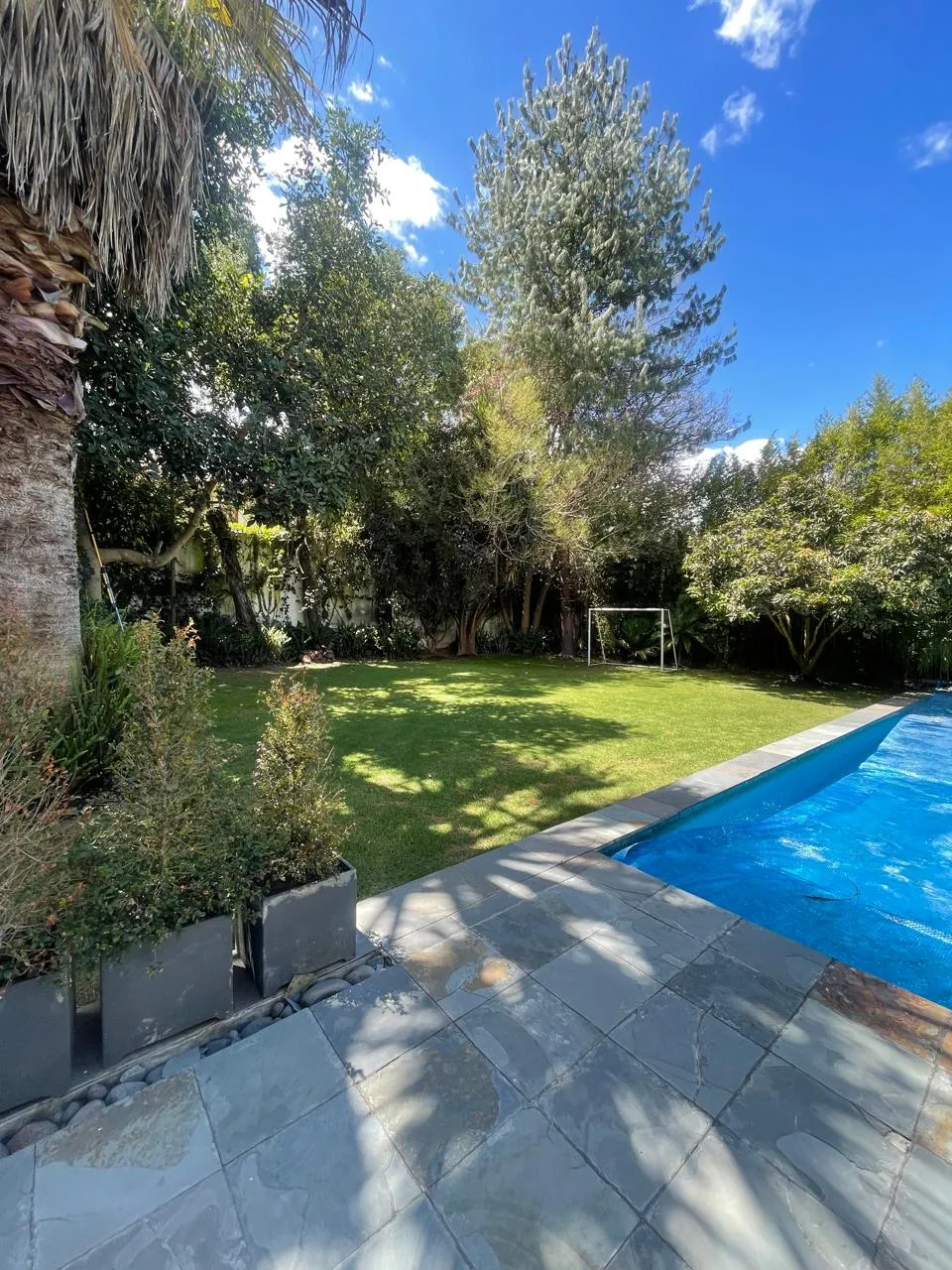 RESIDENCIA DE LUJO ESTILO MINIMALISTA CON PISCINA TEMPERADA | URBANIZACIÓN PILLAGUA, CUMBAYÁ — foto 10