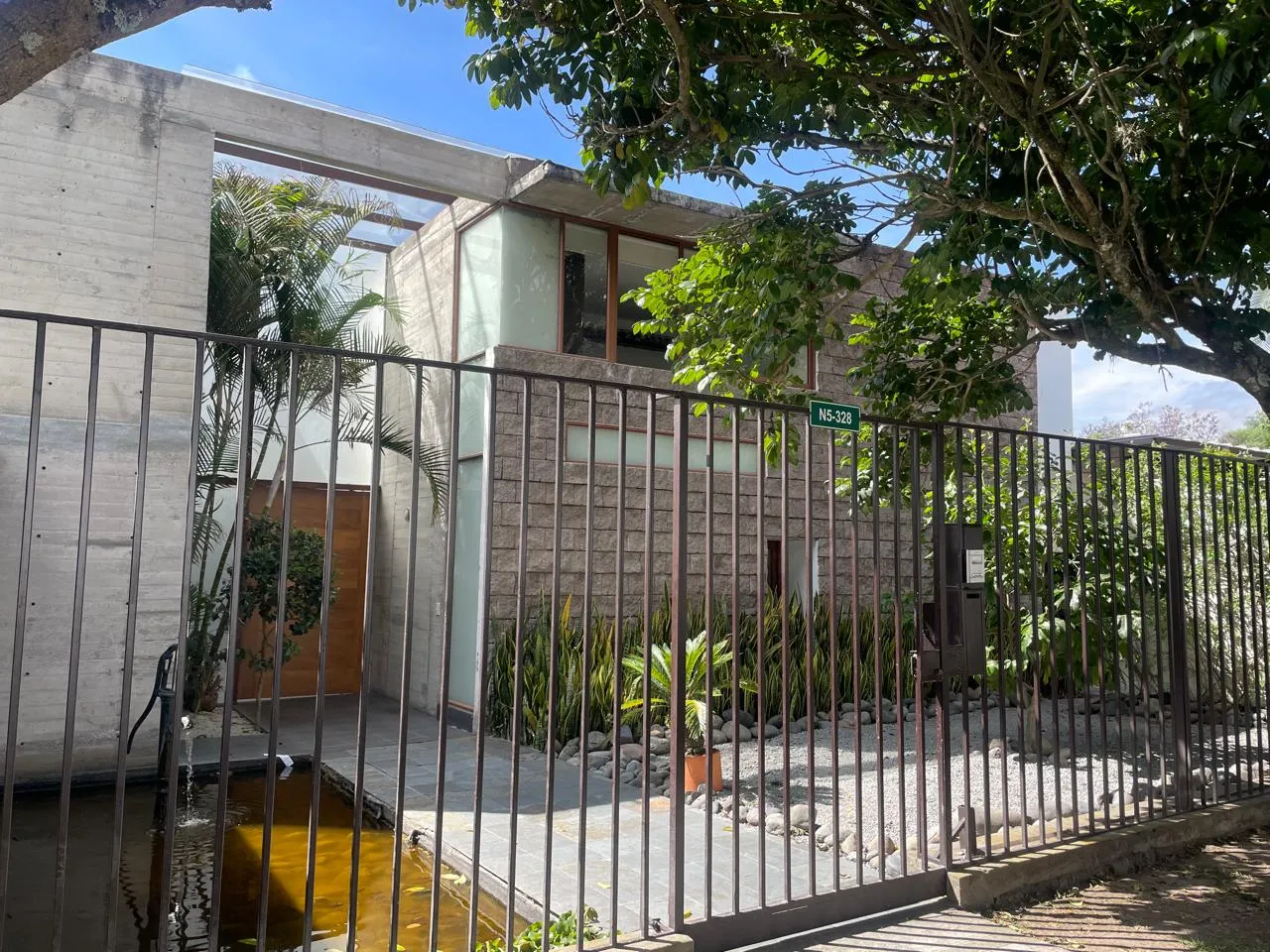 RESIDENCIA DE LUJO ESTILO MINIMALISTA CON PISCINA TEMPERADA | URBANIZACIÓN PILLAGUA, CUMBAYÁ — foto 11