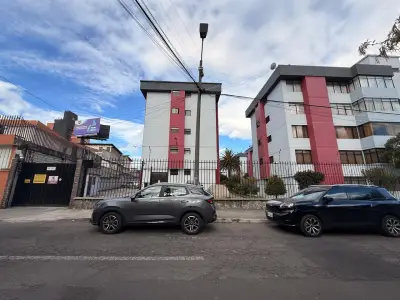 Venta de amplió departamento en el Conjunto Edificio Multifamiliar El Batán