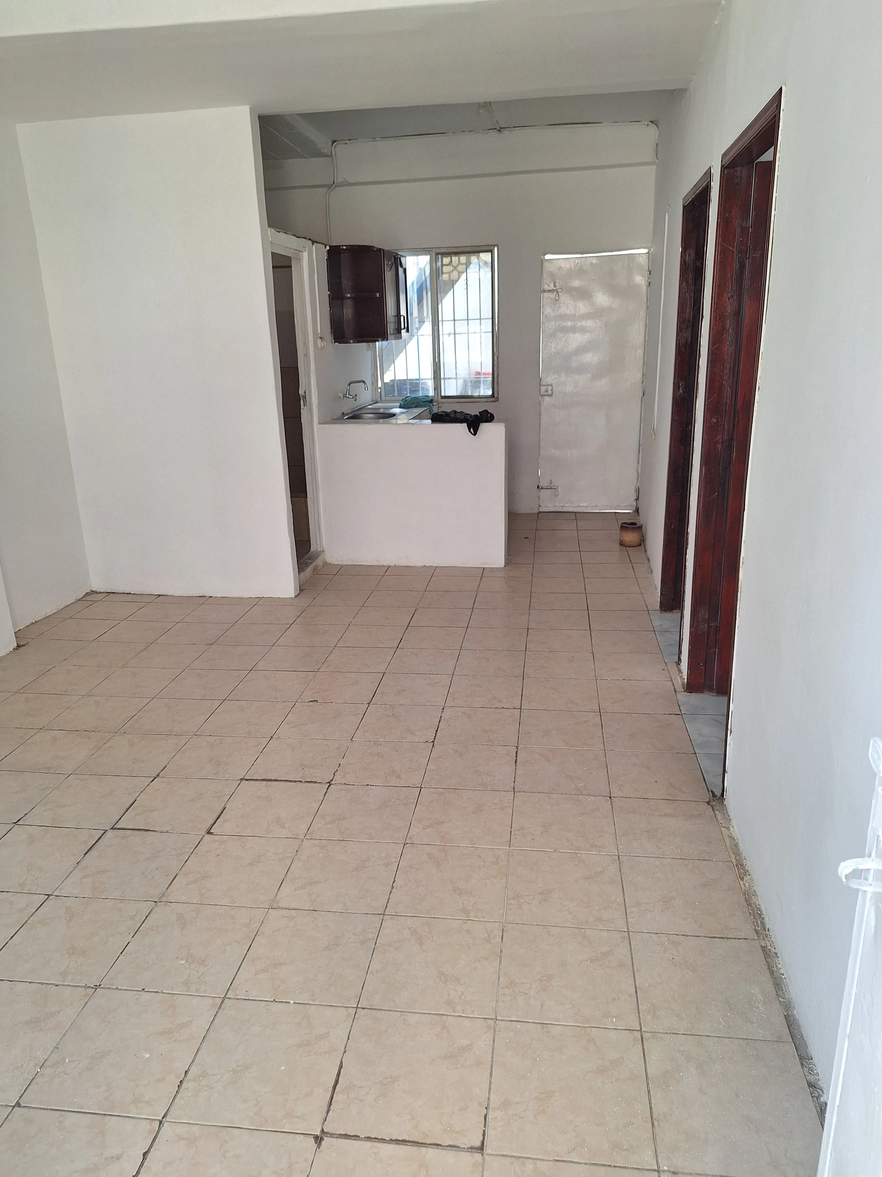 Se alquila departamento planta baja - 1