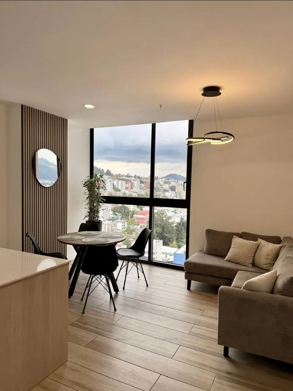EN RENTA DEPARTAMENTO AMOBLADO 2 HABITACIONES _ AV. 6 DE DICIEMBRE Y GASPAR DE VILLARROEL - 1
