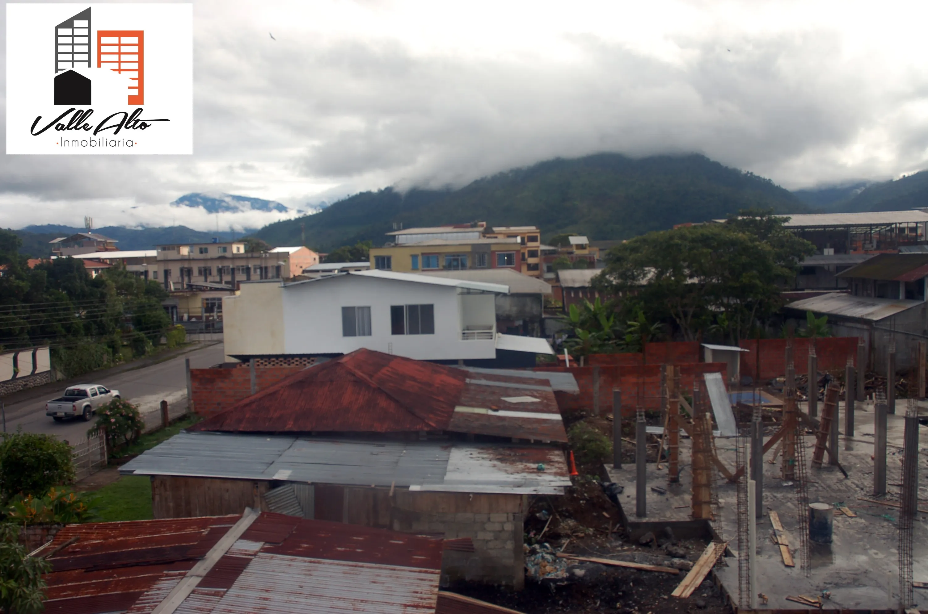 Amplio Edificio Rentero en Sucua - 2