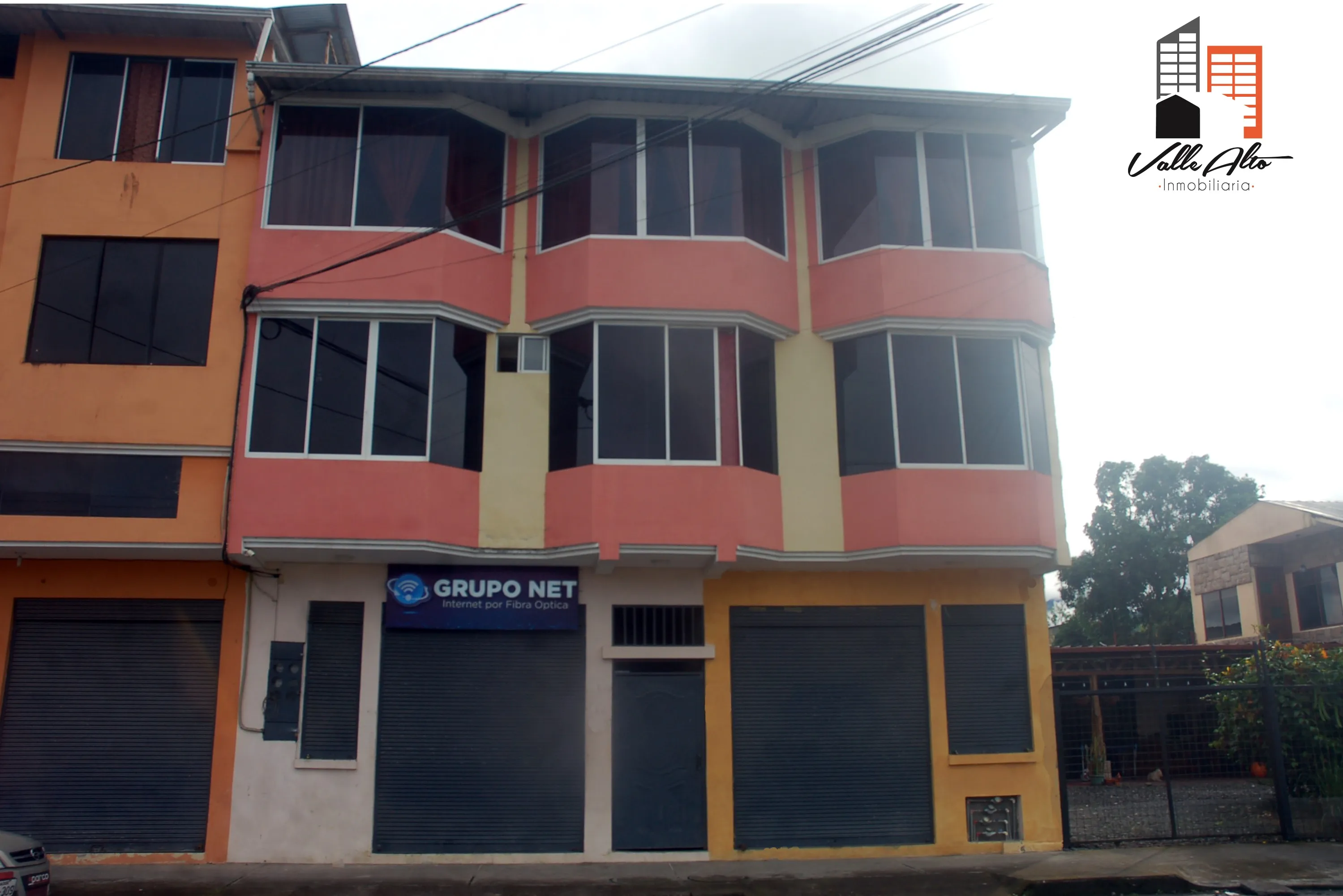 Amplio Edificio Rentero en Sucua - 1