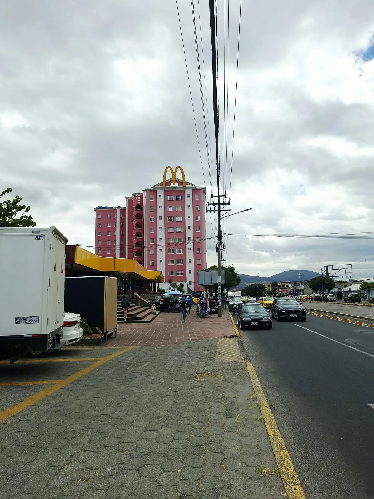 ¡DEPARTAMENTO EN VENTA EN EL NORTE DE QUITO! - 1