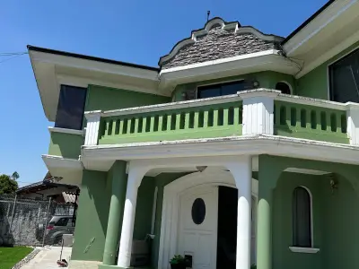 CASA EN VENTA EN URBANIZACIÓN LA COLINA ( frente a la universidad ESPE) VALLE DE LOS CHILLOS