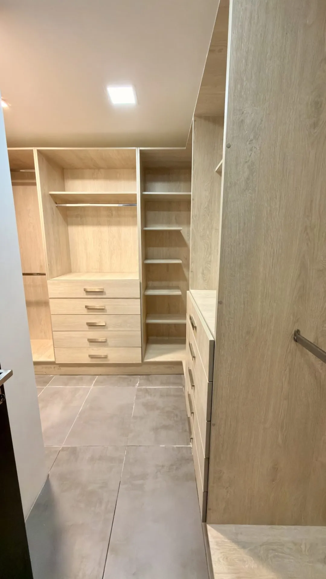 Alquilo departamento Urb Bosques de Rioja vía Samborondón — foto 5