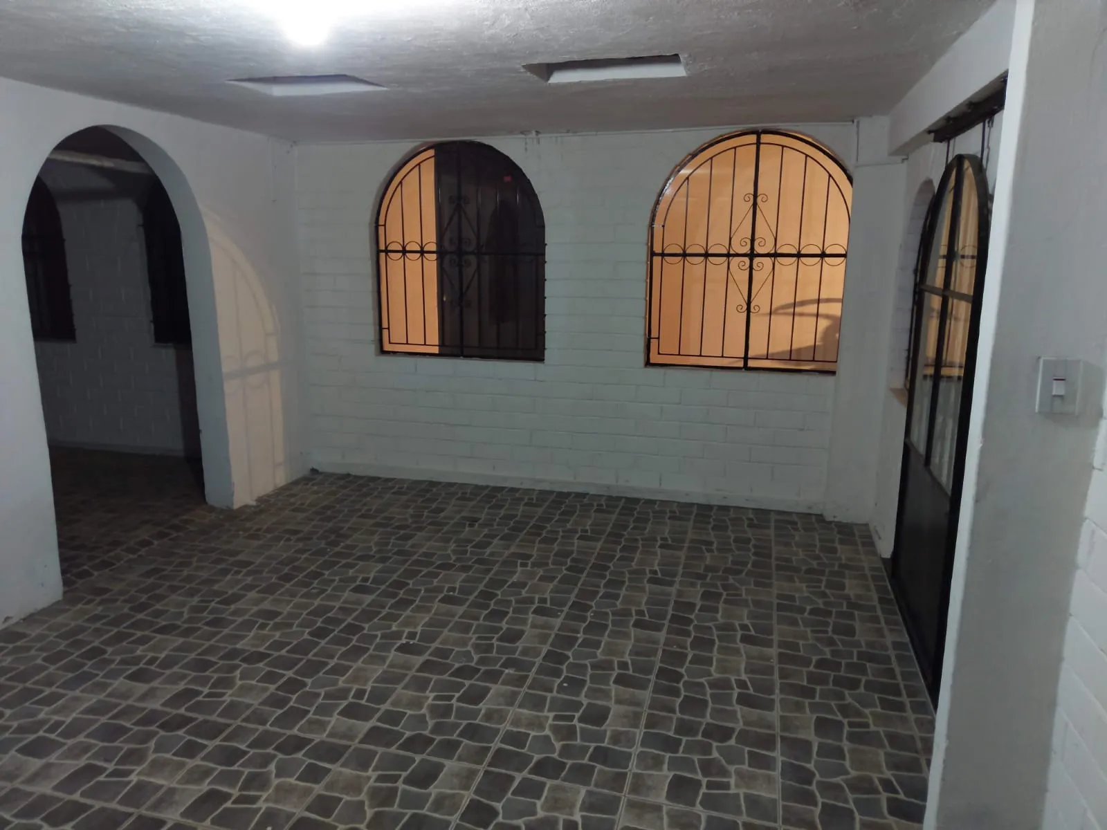 Excelente Oportunida de Inversión. Venta de Propiedad con Casa Duplex y 2 Departamentos. El Batán, Quito — foto 3