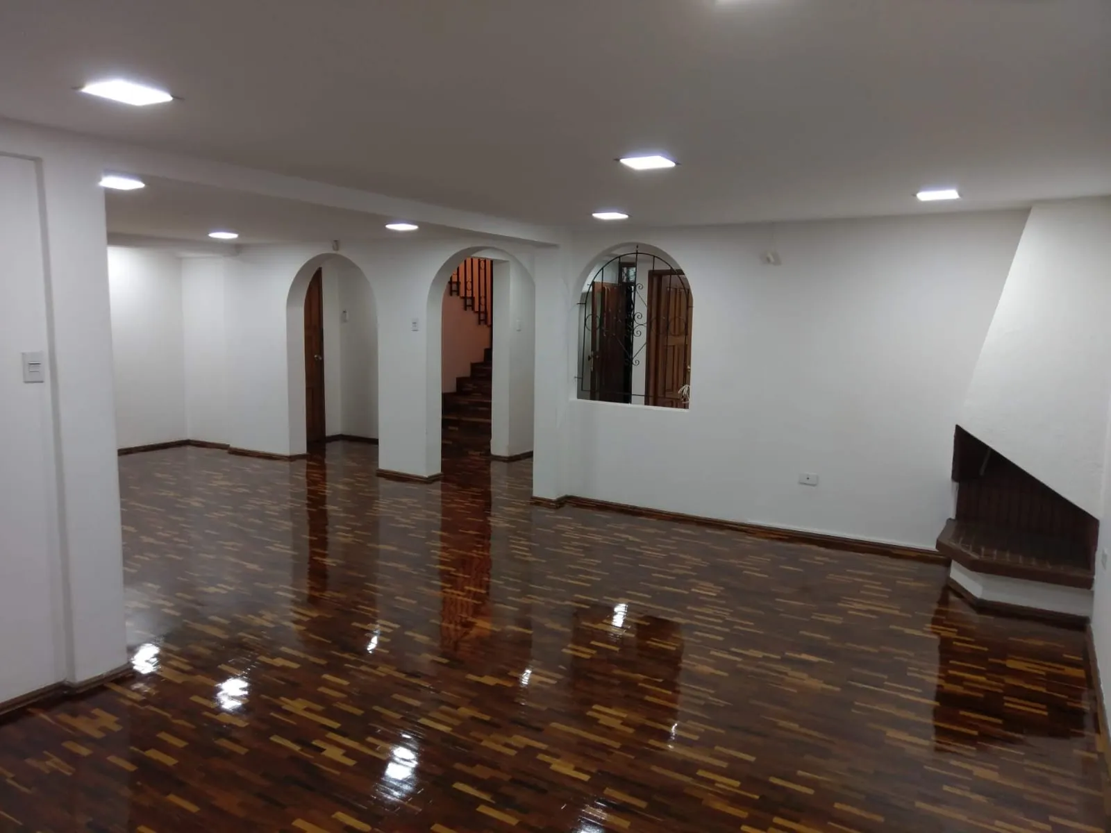Excelente Oportunida de Inversión. Venta de Propiedad con Casa Duplex y 2 Departamentos. El Batán, Quito — foto 8