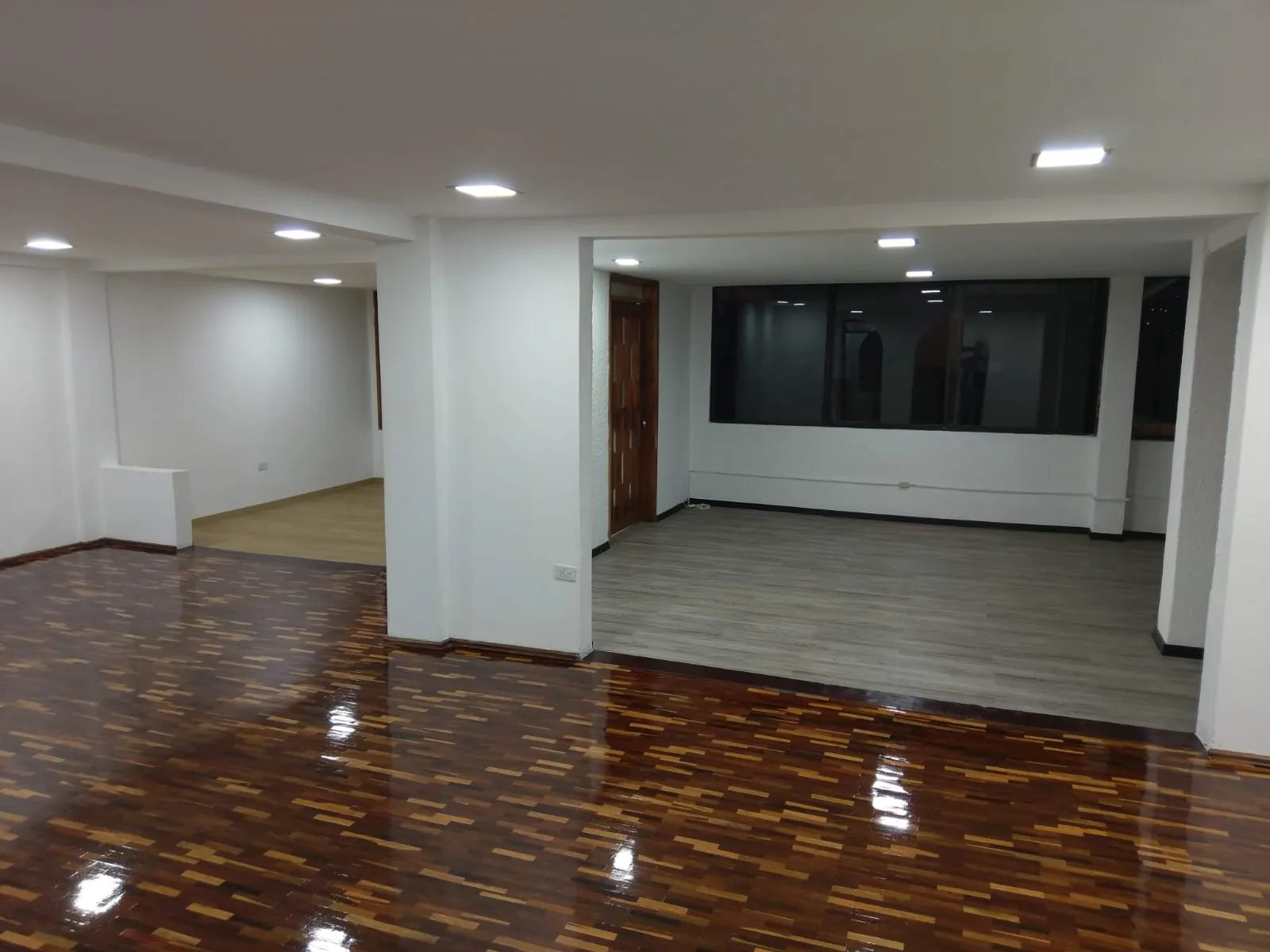 Excelente Oportunida de Inversión. Venta de Propiedad con Casa Duplex y 2 Departamentos. El Batán, Quito — foto 2